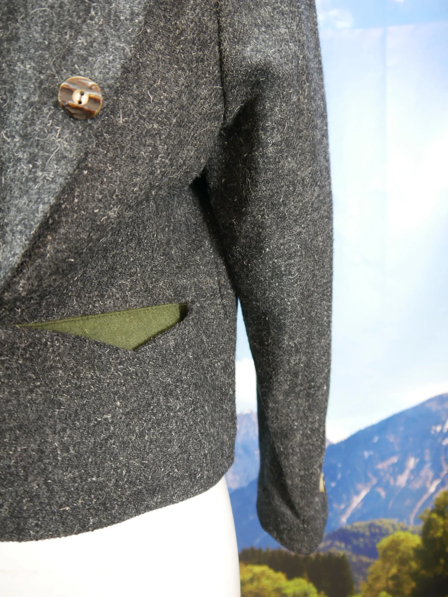 Alpentraum grau neuwertig mit Hirschhornknöpfe fesche Trachtenjacke Jacke Gr.40