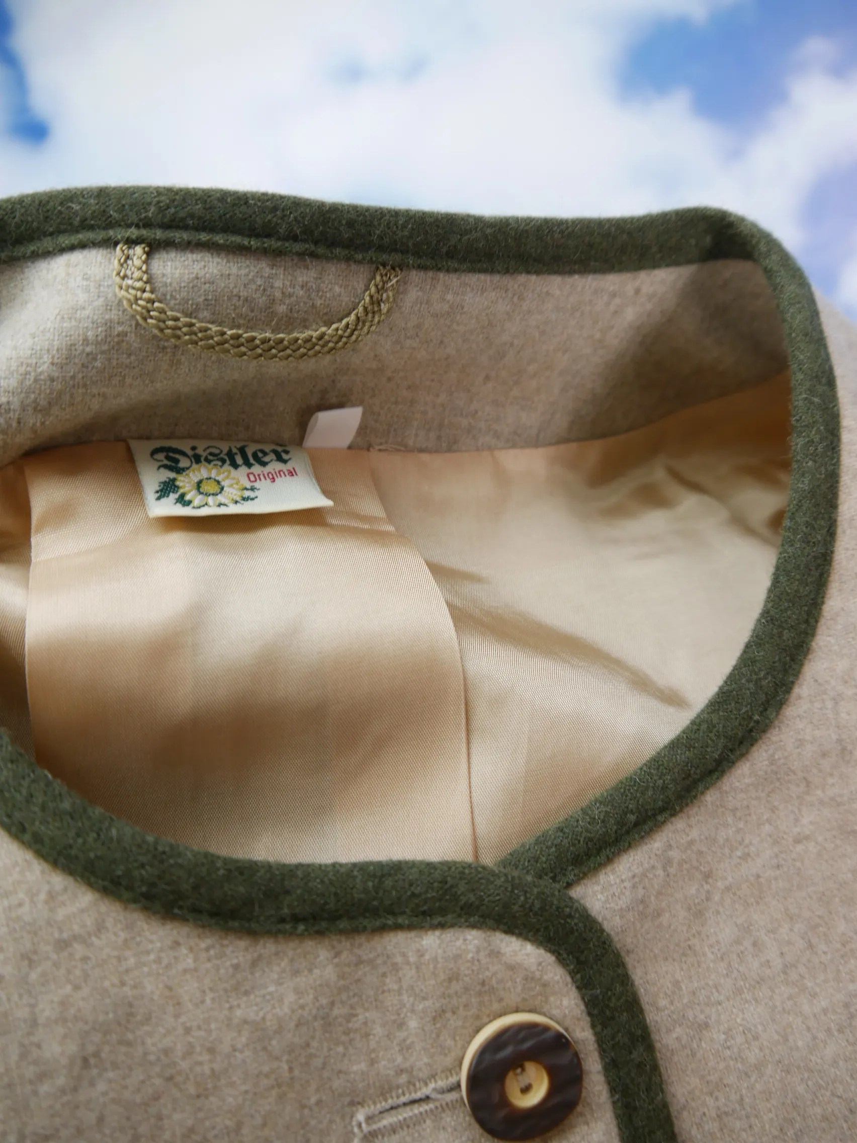Distler Original neuwertig beige mit Stickerei süße Trachtenjacke Jacke Gr.42