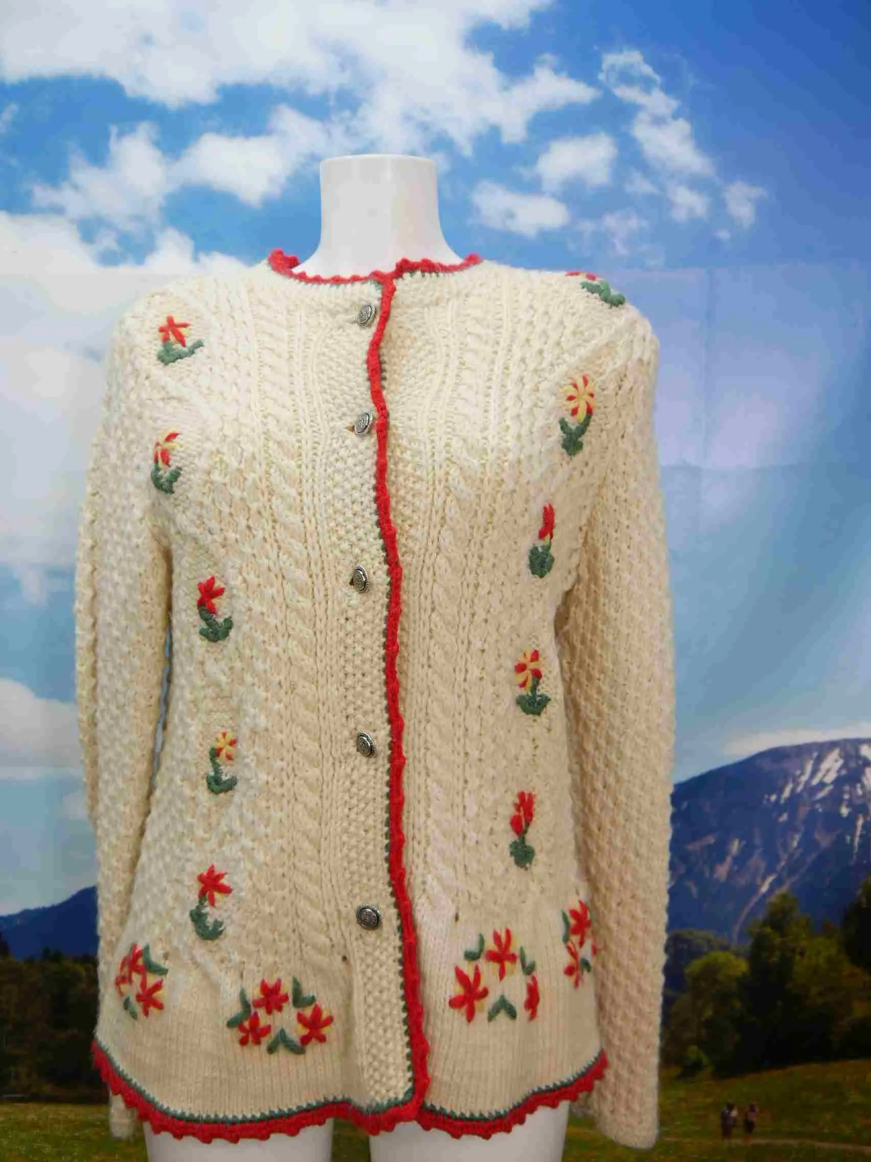 Handgestrickt beige Strickjacke mit Zopfmuster spitze Trachtenjacke Jacke Gr.40