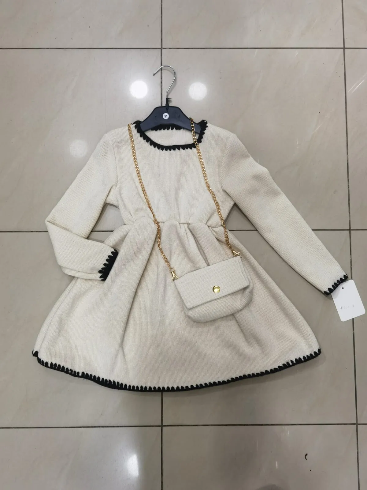 Kleid mit Tasche