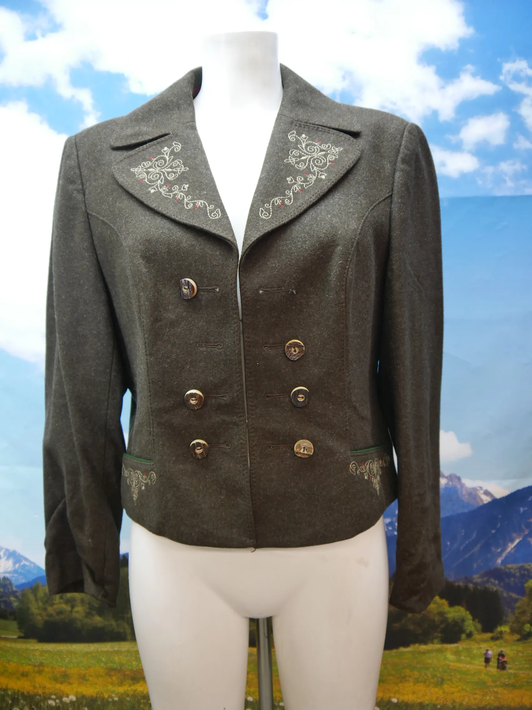 Neuwertig braun mit Stickerei sagenhaft tolle Trachtenjacke Jacke Gr.46