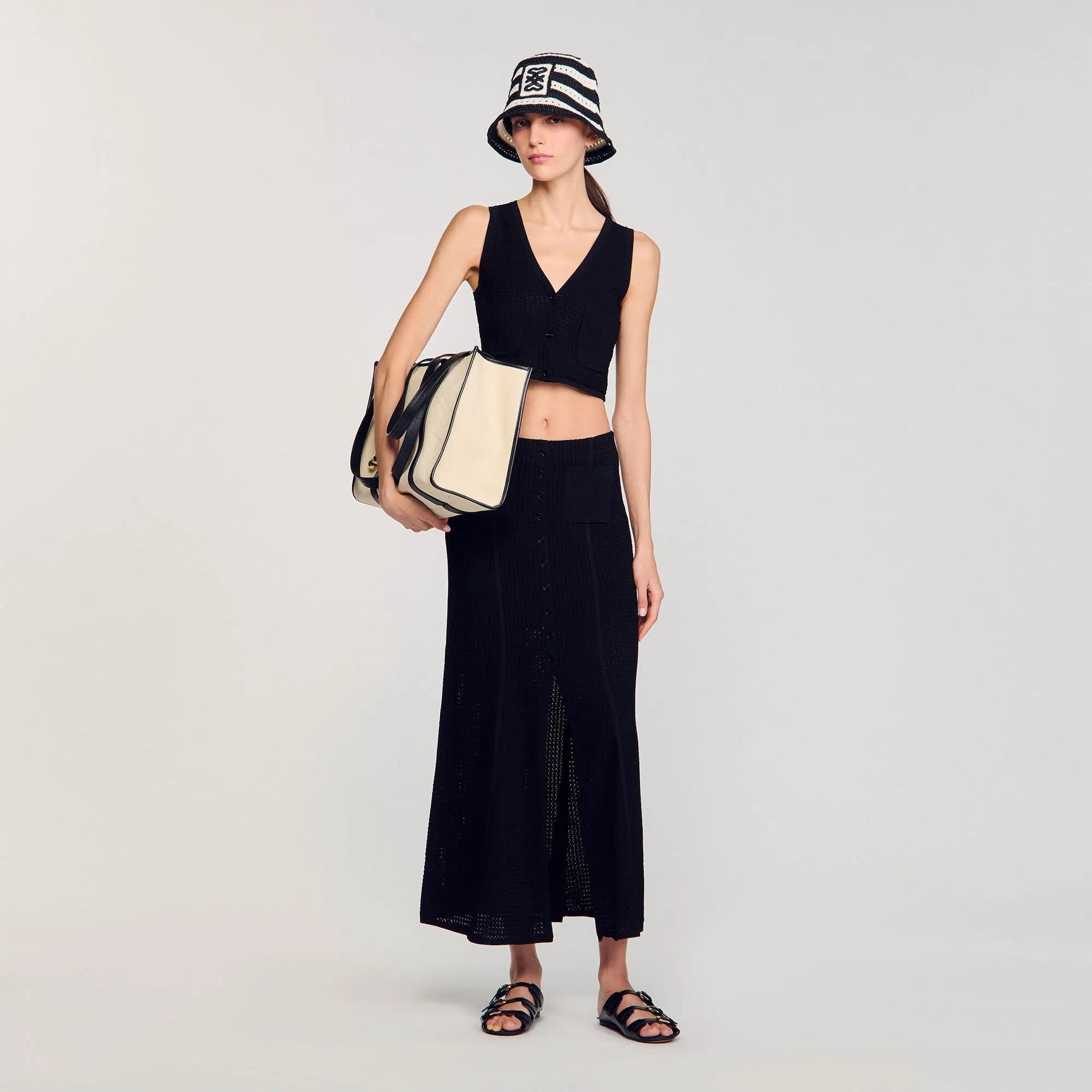 Weste mit originellem Strickmuster